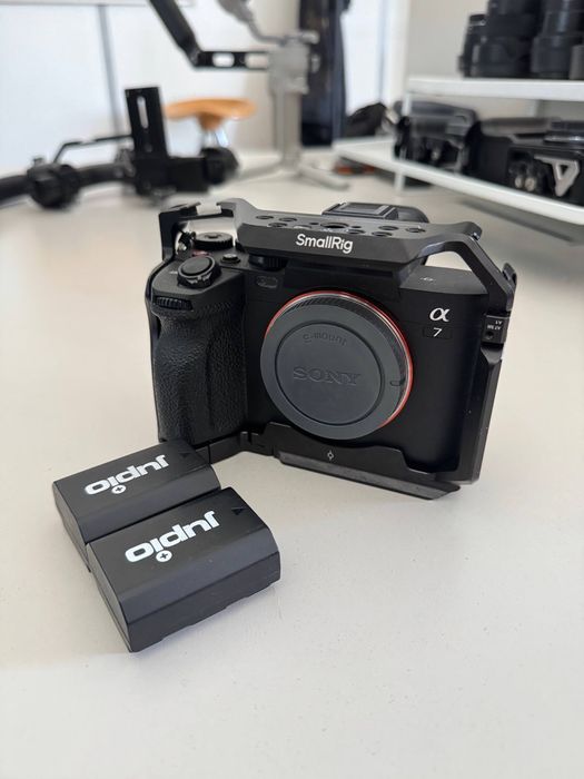 Sony A7IV (4) + 2 батарейки