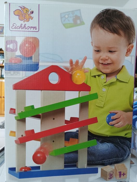 Дървен комплект Eichhorn - къщичка с 3 топчета