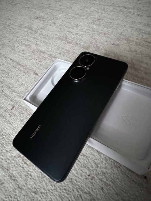 Продам смартфон Huawei nova y73