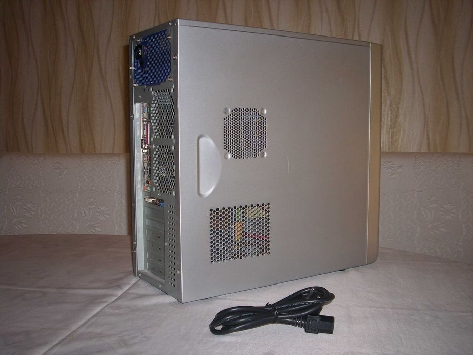 Компютър с "WINDOWS 11"