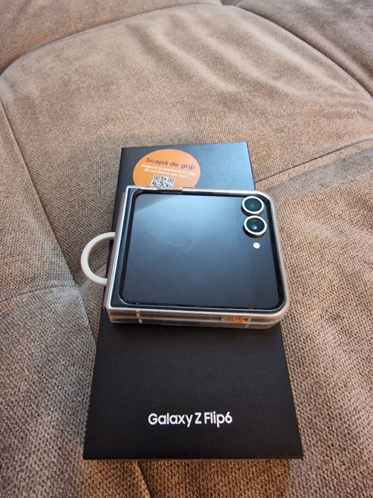 【ジャンク】Galaxy Z Flip6 Samsung Galaxy Z Flip6 256GB 5G - Silver Shadow - Galaxy AI