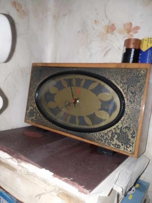 Часы настольные .настенные