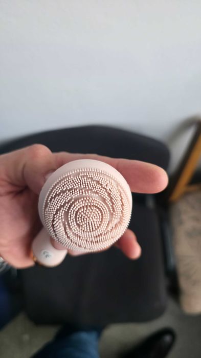 Cadoul ideal Aparat masaj facial +curatare încărcare usb nou nefolosit