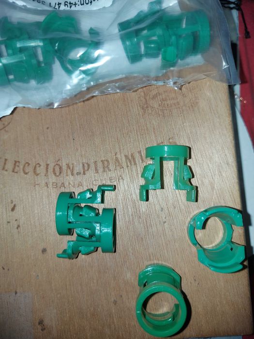 Volvo trans coolant line clips Волво щипки за маслото на автоматика