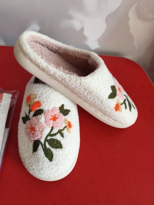 Продам теплые тапочки новые