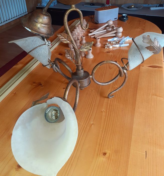 Lustra cu trei brate