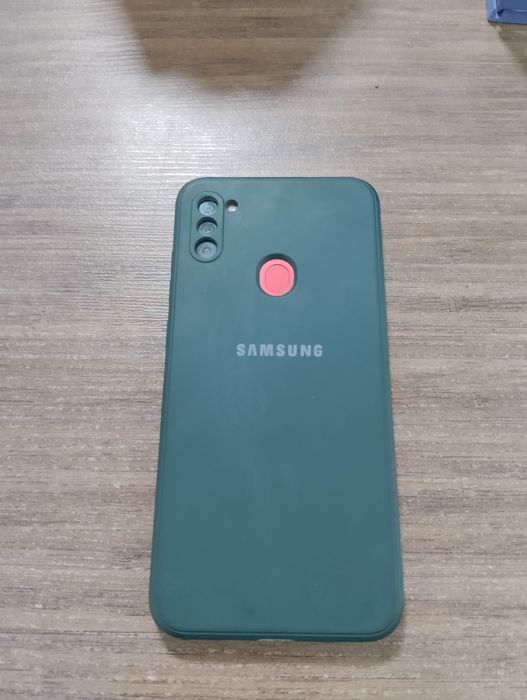 Самсунг А11 сотовый телефон