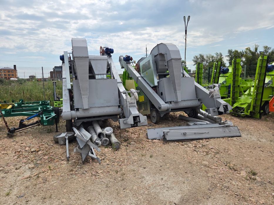 Самоходный очиститель вороха ОВС-25 с циклоном и без