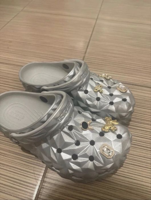 Papuci crocs originali plus accesorii !!