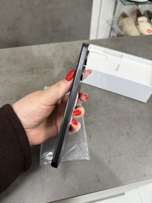 Продам новый телефон redmi 13C