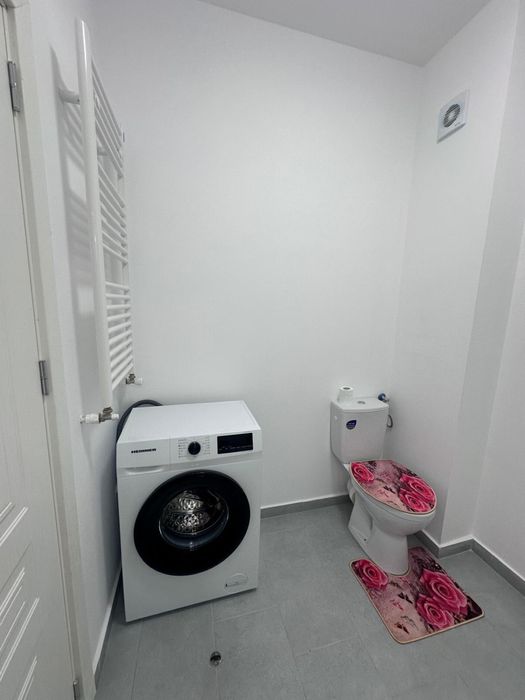 Închiriez garsoniera