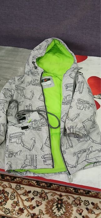 Продам детские куртки