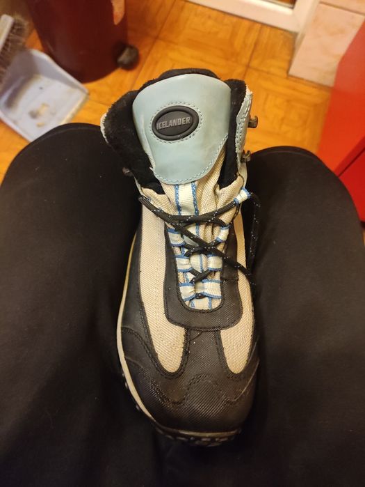 Vând bocanci marca Ivelander,noi,numărul 39