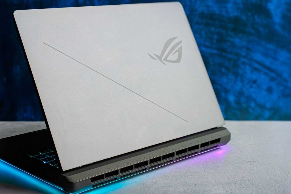Laptop Gaming Asus ROG Strix G16 2.5K 240Hz Ultra 7 255HX 32GB RTX 5070 Ti 12GB 2TB 3Ani Garantie Firma Factura