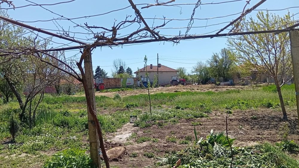 Продавам  тухлена къща в с. Камбурово, област Търговище.