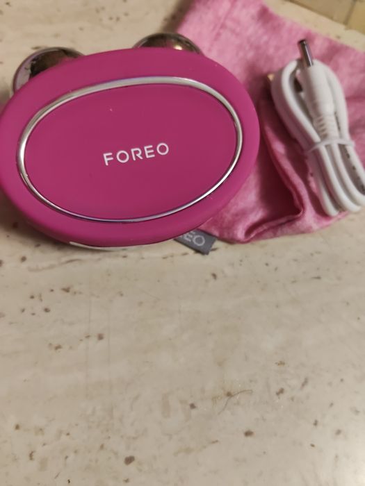 Foreo Bear tm aparat pentru tonifierea fetei