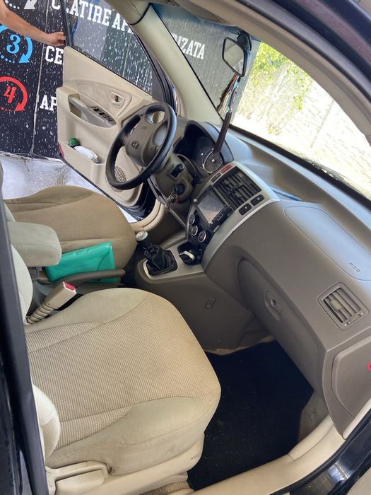 Vând hyundai tucson pentru dezmembrat