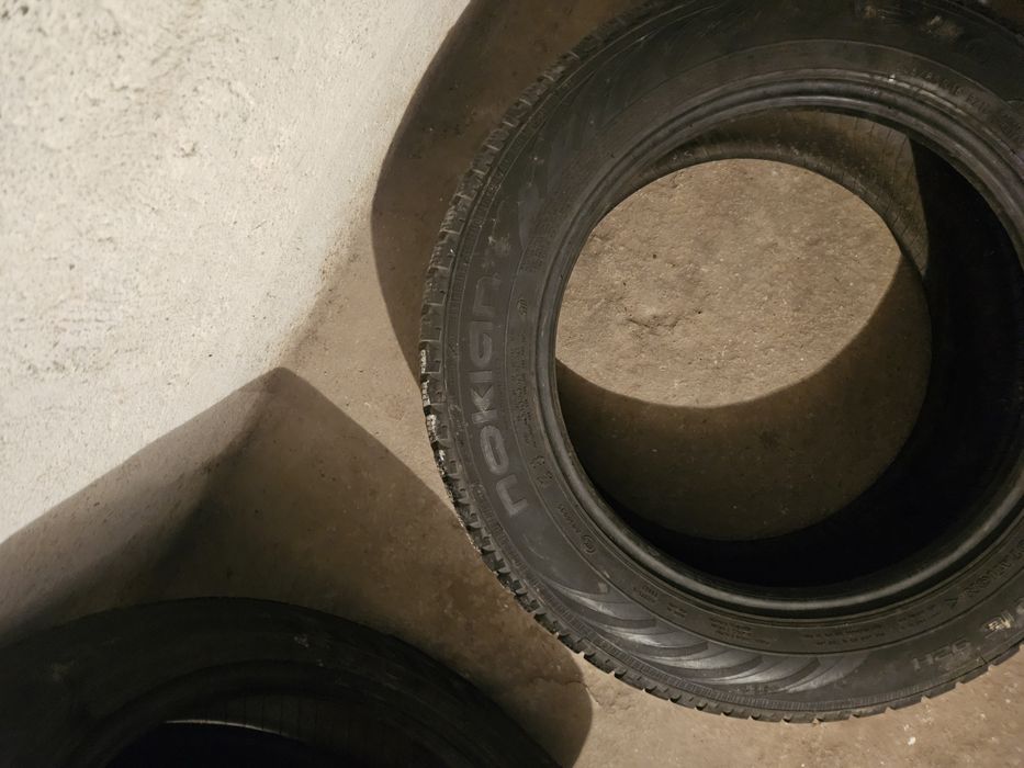 Vând 205 60 R16 iarna