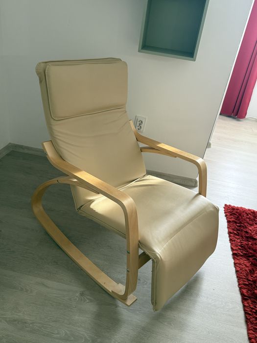 Fotoliu Balansoar cu Suport Picioare – Design Ergonomic, Stare Excelentă