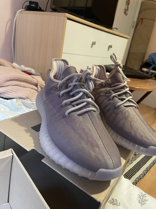 Yeezy 350 V2 mono mist