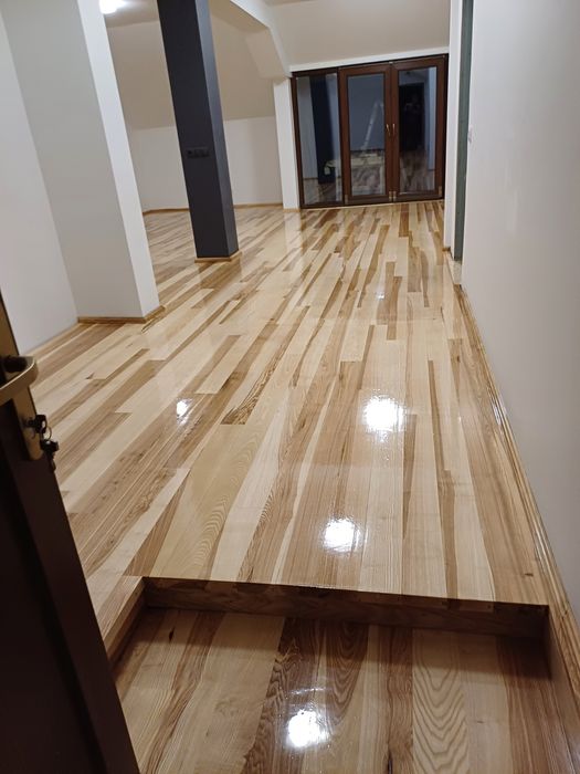 Rașchetat-montat  parchet masiv și scări interioare