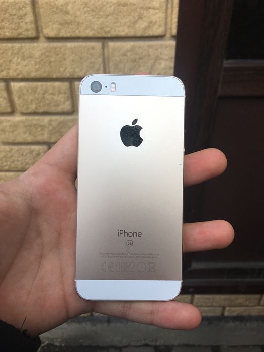 Продам айфон се 1 покаления