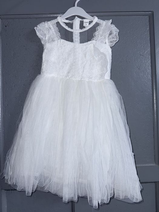 Нарядные платья на девочку