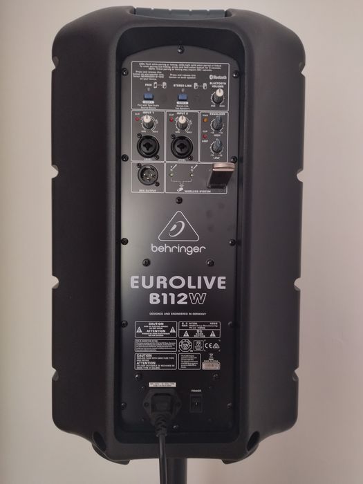 Boxă activă wireless ca nouă, cu microfon si stativ.