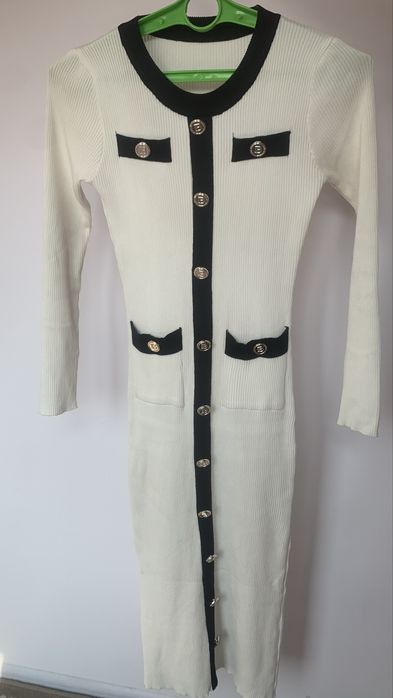 Платье (новое) красивое