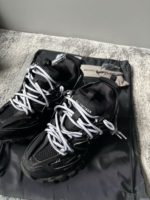 Balenciaga track led