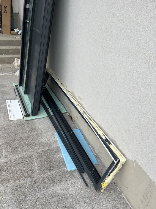 Входна врата алуминиева RAL7016