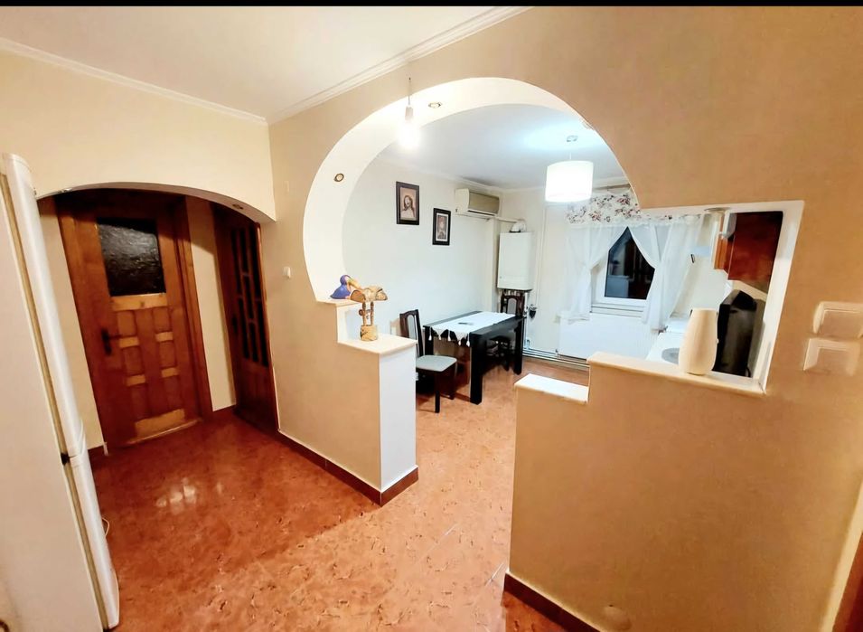 Inchiriez  apartament cu 2 camere, 48mp, et 4, aer conditionat,  cu toate utilitățile