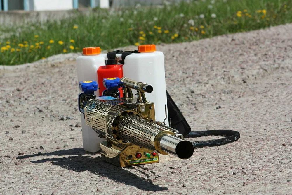 Обработка сада деревьев яблонь