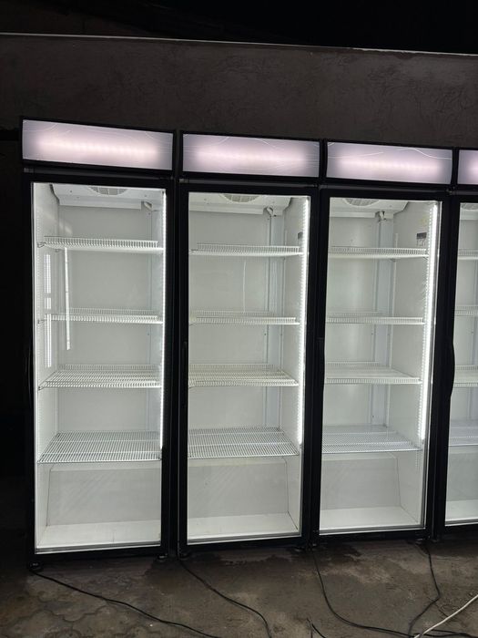 Витринные холодильник
