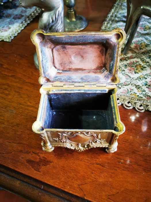 Vand cutie bijuterii din cupru model deosebit!!