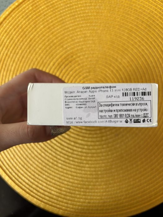 Продавам iPhone 13-128 GB,Red(червен)mini