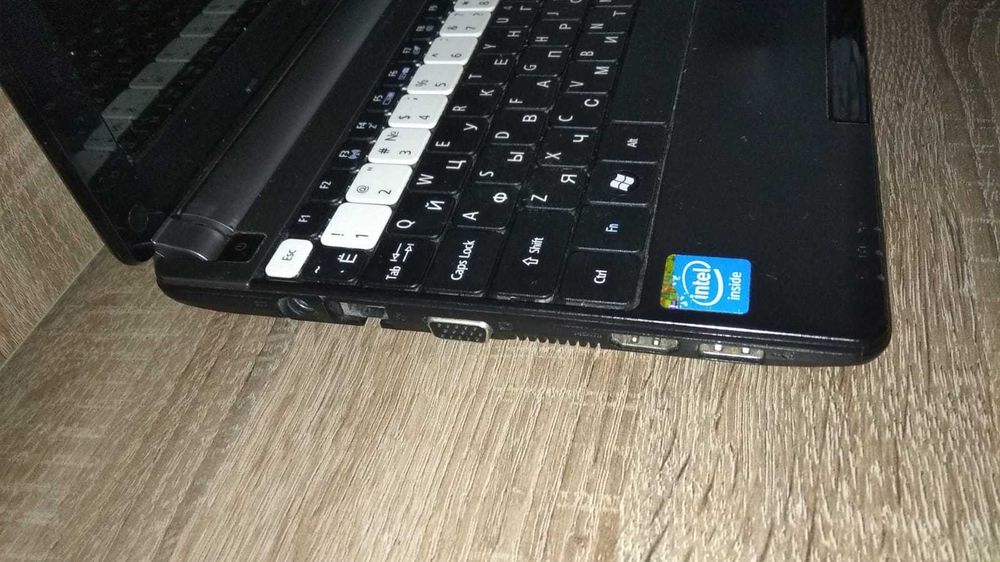 нетбук Acer One D271 + новая мышка