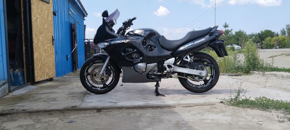 Мотоцикл Suzuki GSX 750F Katana 2002 года