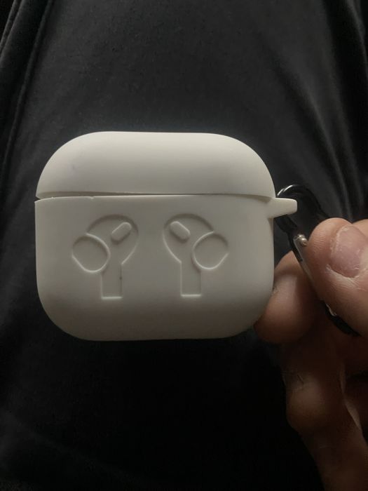 Продам аирподс кейс