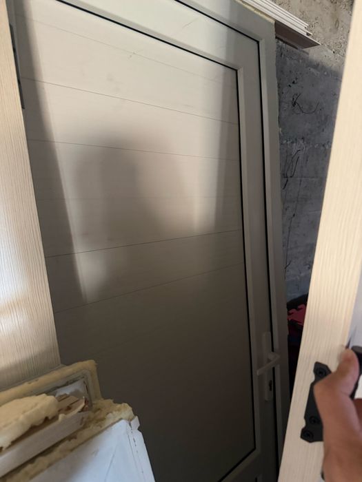 Пластик және ағаш есік. Терезе пластик