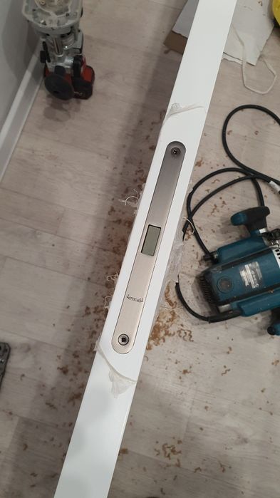 Установка межкомнатных дверей