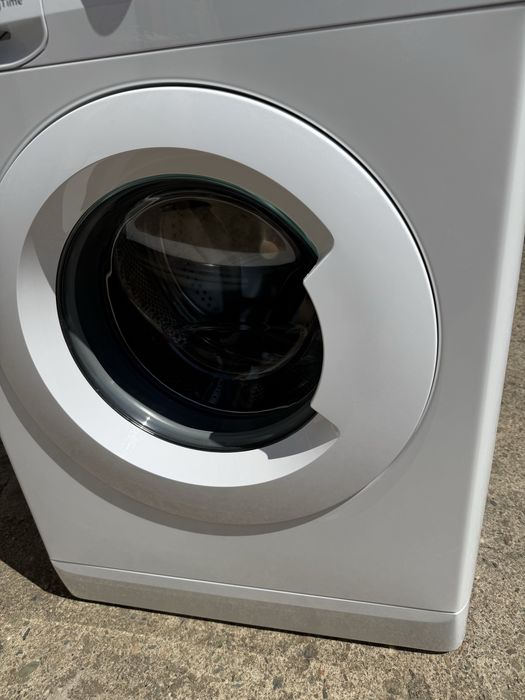 Продавам пералня Indesit