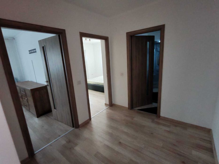 Vand apartament la casa