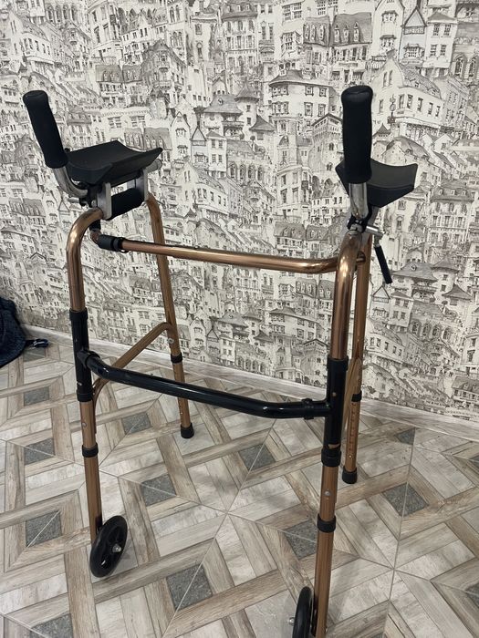 Продам ходунки для взрослых