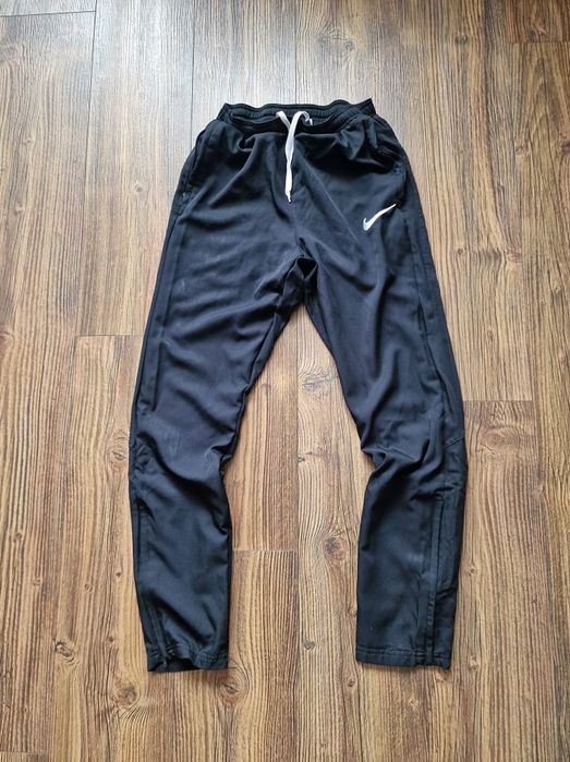 Страхотно мъжко долнище NIКЕ размер S ,без
забележки ,размери З4см е т