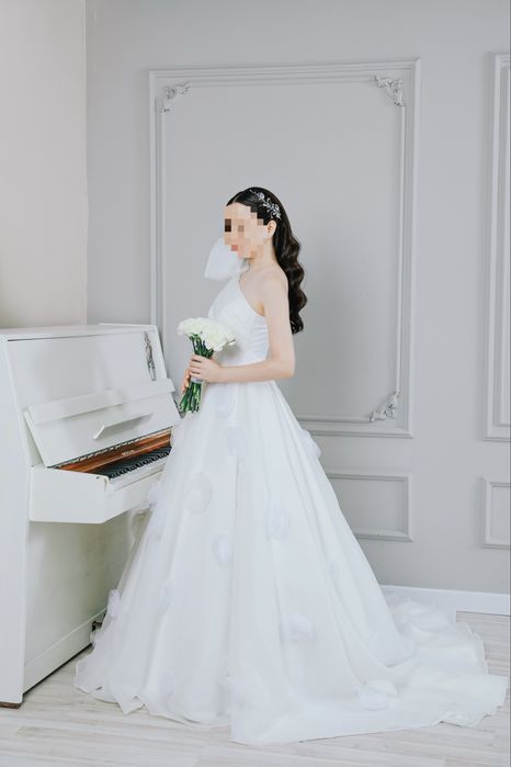 Свадебное платье с цветами