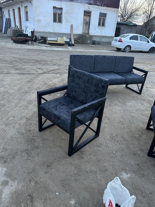 Loft stilidagi divan va kreslo