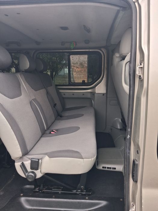 Vând Renault Trafic 2.0Diesel model lung 9locuri.