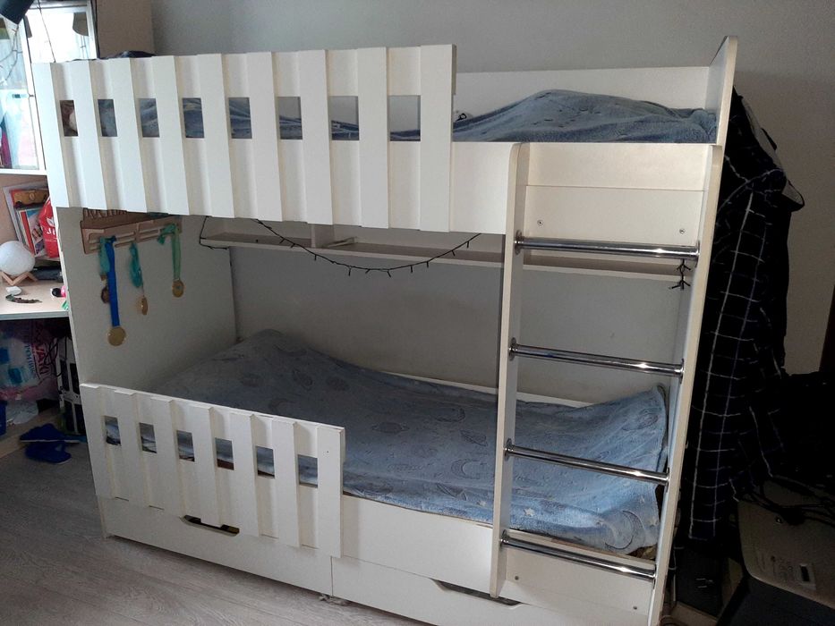 Двухъярусная кровать б.у