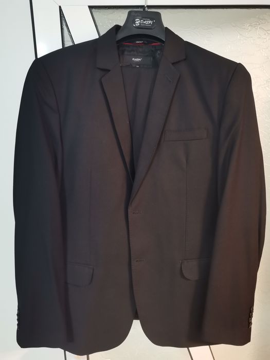 Costum bărbătesc elegant